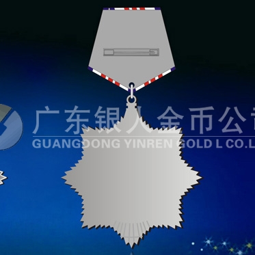 2011年1月：設(shè)計制作騎士勛章定制高檔紀(jì)念獎?wù)? title=