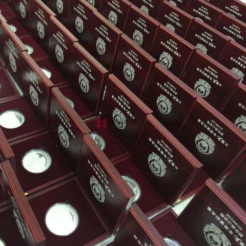 安徽定制  從警30年榮譽退休紀(jì)念章定制